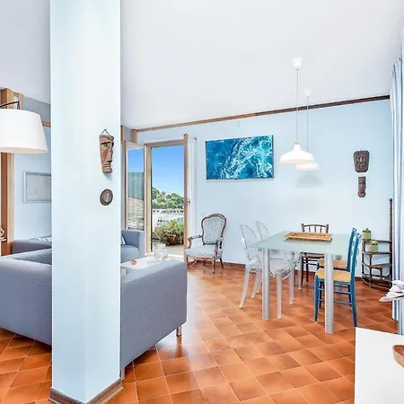 Houseofpoet Parking Seaview Terrace Ac