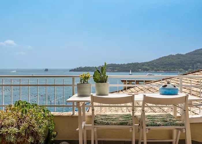 Houseofpoet Parking Seaview Terrace Ac